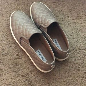 Steve Madden Ecentrcq grey sneakers Size 10